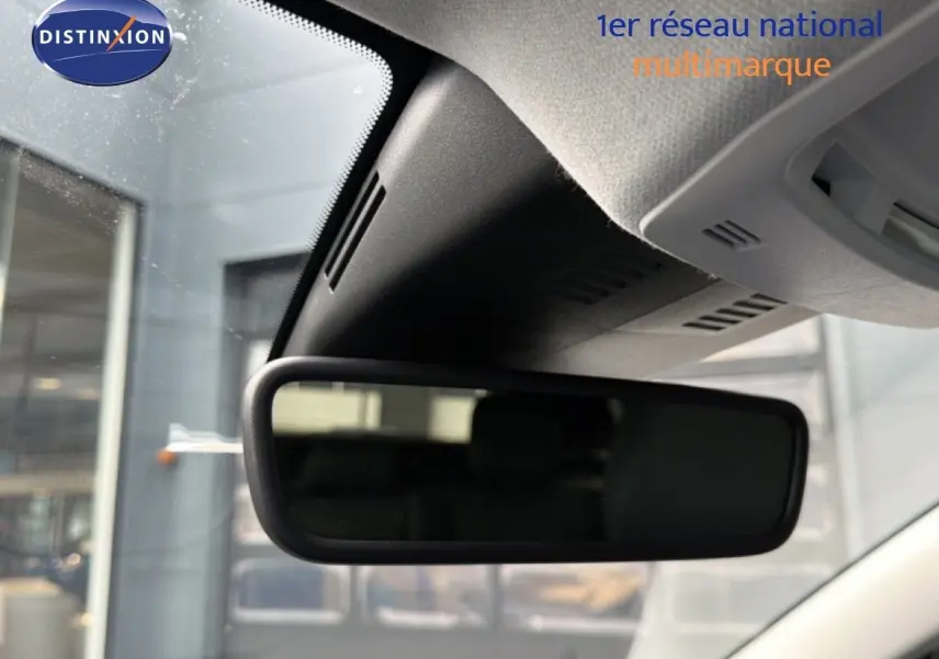 Rétroviseur intérieur de la Citroën C5 Aircross Hybrid 145ch BVA Plus, vue rapprochée de l'habitacle gris platinium.