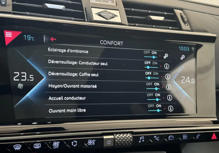 Écran tactile central du DS7 Crossback E-TENSE 4x4 Grand Chic 2020 affichant les réglages de confort intérieur.