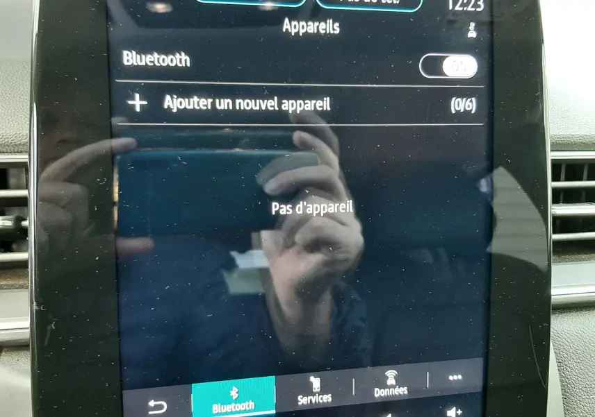 Écran tactile central de la Renault Captur 2020 affichant le menu Bluetooth sans appareil connecté.
