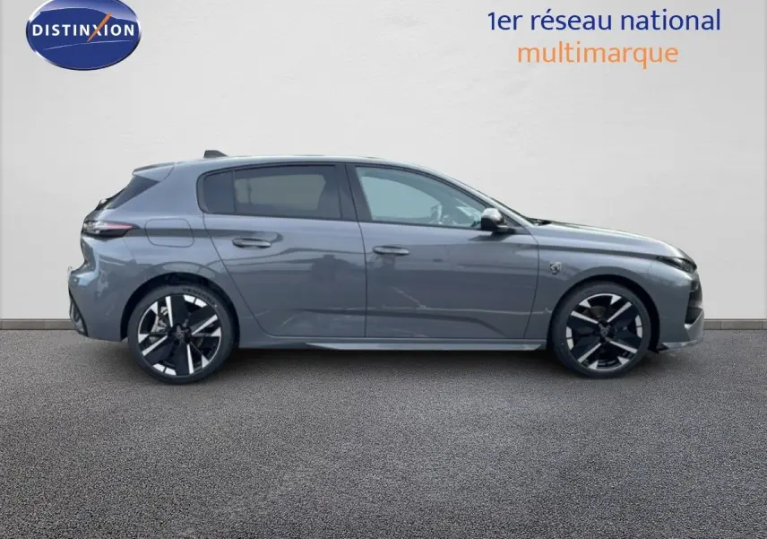 Peugeot 308 1.2 Hybrid 145ch gris sélénium métal vue de profil côté gauche, jantes alliage bicolores.
