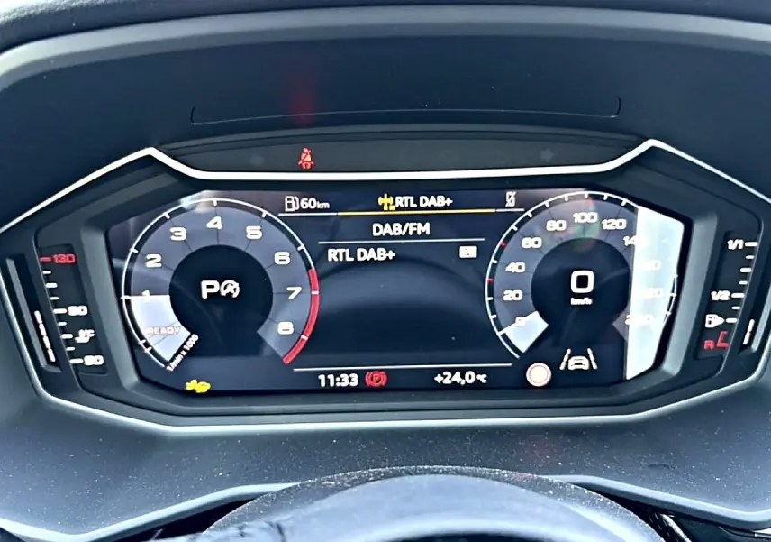 Tableau de bord numérique de l'Audi A1 Sportback 30 TFSI 116 S line 2026 affichant compte-tours et vitesse à 0 km/h.