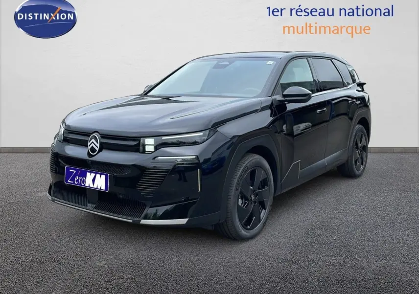 Citroën C5 Aircross noir Perla Nera en 3/4 avant droit, avec jantes noires et calandre moderne distinctive.