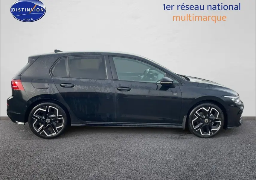 Volkswagen Golf 1.5 ETSI Evo2 150 R-Line noir vue de profil côté gauche avec jantes alu 18 pouces.
