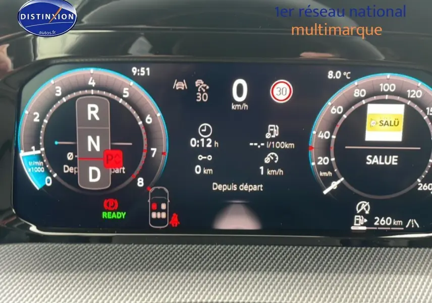 Tableau de bord numérique de Volkswagen Golf 2026 affichant la vitesse, régime moteur et informations de conduite.