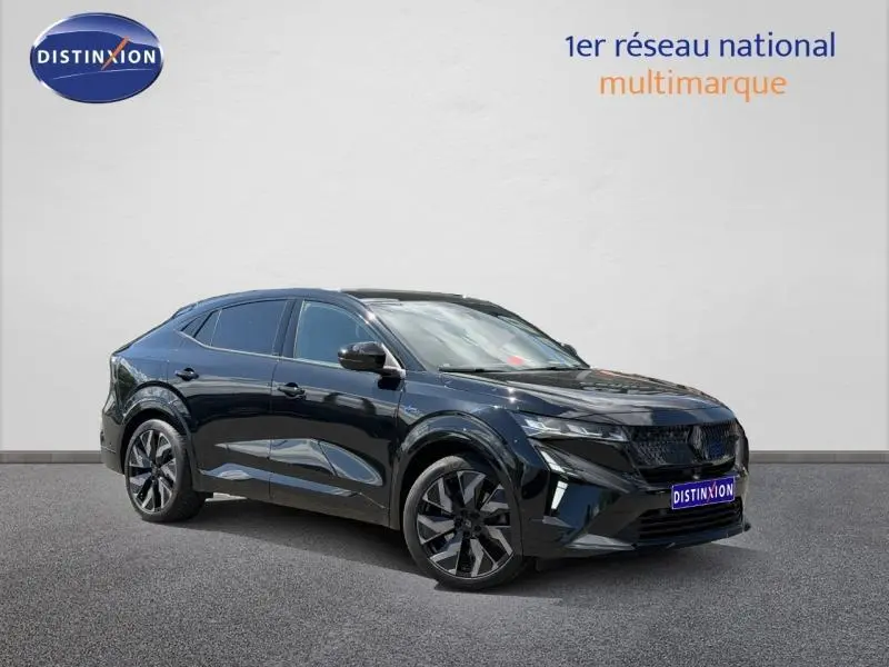 Renault Rafale noir étoilé métallisé en 3/4 avant droit, SUV hybride au design sportif et jantes alu distinctives.