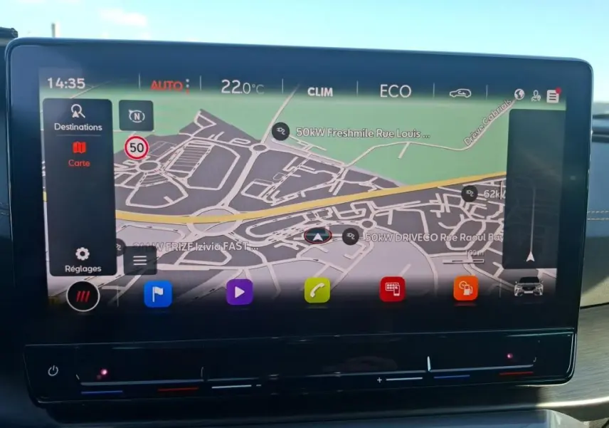 Écran tactile du système GPS du CUPRA Formentor 1.4 e-Hybrid 2023 affichant une carte de navigation en mode ECO.