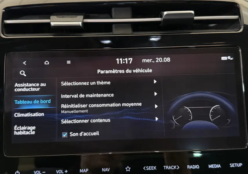 Écran tactile du tableau de bord du Hyundai Tucson noir 2021 affichant les paramètres du véhicule.