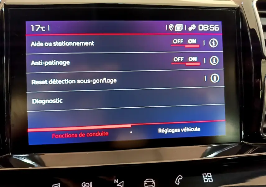 Écran tactile central du Citroën C5 Aircross 2020 affichant les réglages d’aide à la conduite et de diagnostic.