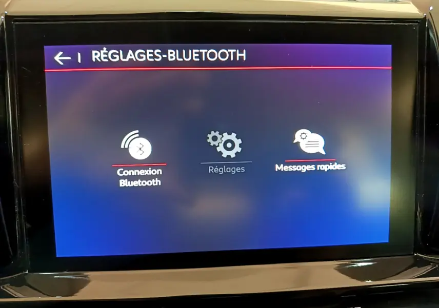 Écran tactile central du Citroën C5 Aircross 2020 affichant les réglages Bluetooth avec interface en bleu et violet.