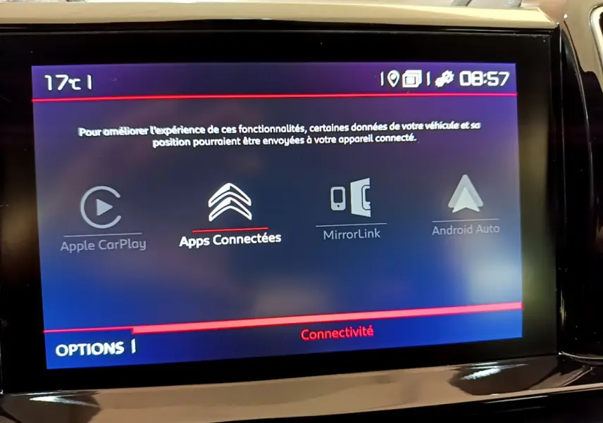Écran tactile central du Citroën C5 Aircross 2020 affichant les options de connectivité avec interface en français.
