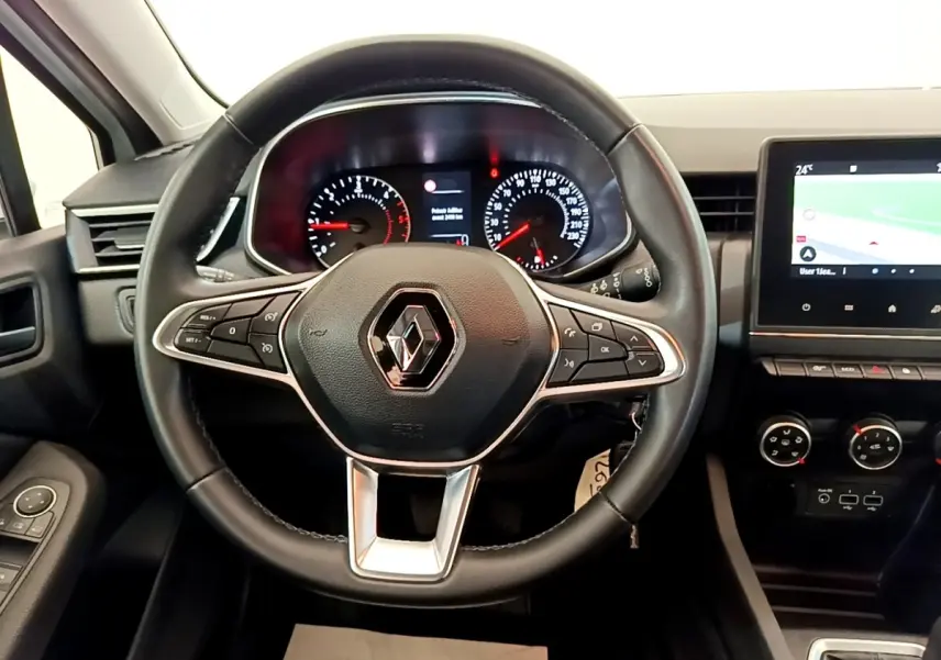 Vue intérieure centrée sur le volant noir de la Renault Clio Business Blue dCi 85 avec tableau de bord et écran tactile.