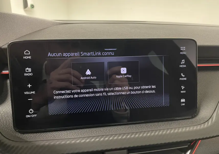 Écran tactile central du Skoda Scala 1.5 TSI 150 DSG7 Monte-Carlo, affichant les options Android Auto et Apple CarPlay.