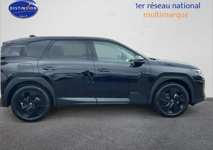 Vue de profil côté gauche d’un Citroën C5 Aircross noir 2026 avec jantes alliage noires et vitres surteintées.