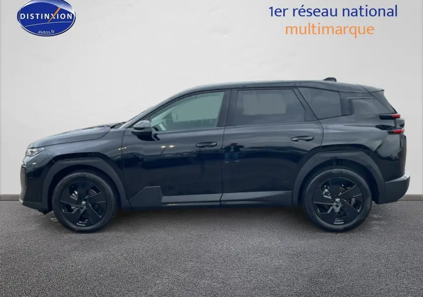 Vue de profil côté gauche d'un Citroën C5 Aircross noir 2026 avec jantes alliage noires et vitres surteintées.