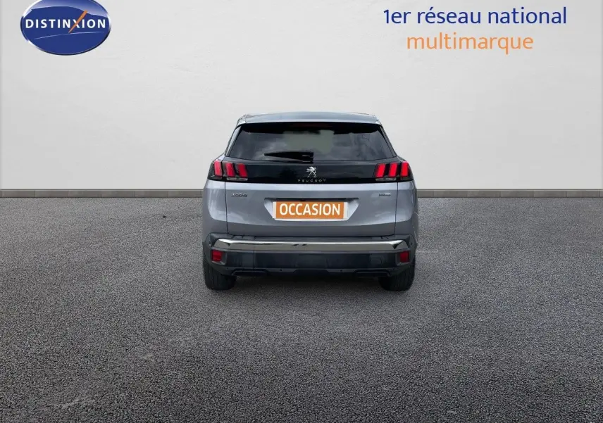 Vue arrière d'un Peugeot 3008 gris Artense métal de 2017 avec feux LED distinctifs et plaque "OCCASION" visible.