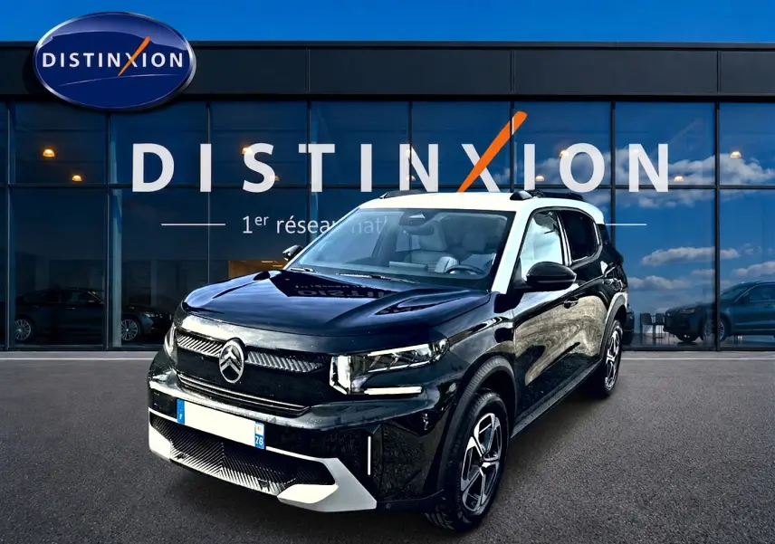 Citroën C3 Aircross noir vue 3/4 avant droit, avec toit blanc et jantes alu distinctives.