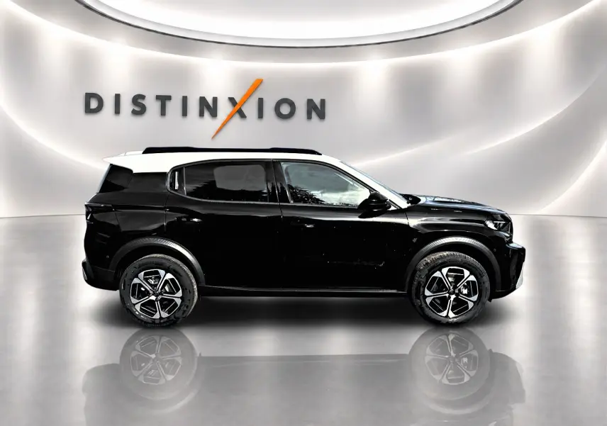 Vue de profil côté gauche du Citroën C3 Aircross noir avec toit blanc et jantes alu distinctives.