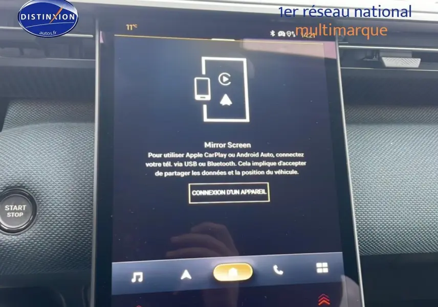 Écran tactile central affichant la connexion Mirror Screen dans l’habitacle gris platinium du Citroën C5 Aircross 2026.