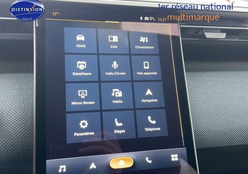 Écran tactile central du tableau de bord du Citroën C5 Aircross 2026 avec interface de navigation et réglages.
