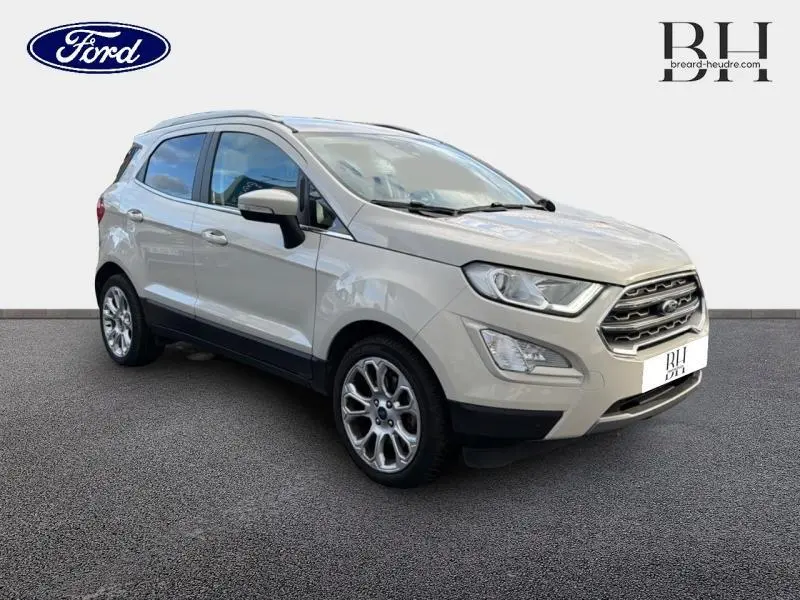 Ford EcoSport 1.0 EcoBoost 2020 en Fashion Blanc Metropolis, vue 3/4 avant avec jantes alu et calandre chromée.