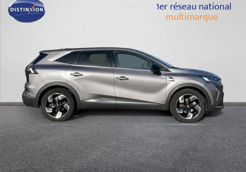 Renault Symbioz gris cassiopée métal en profil droit, soulignant ses lignes modernes et ses jantes distinctives.