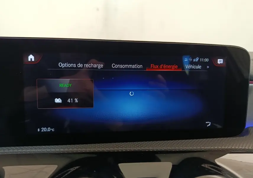 Écran tactile intérieur de la Mercedes Classe A 250 e AMG Line montrant l'état de recharge à 41% en mode hybride.