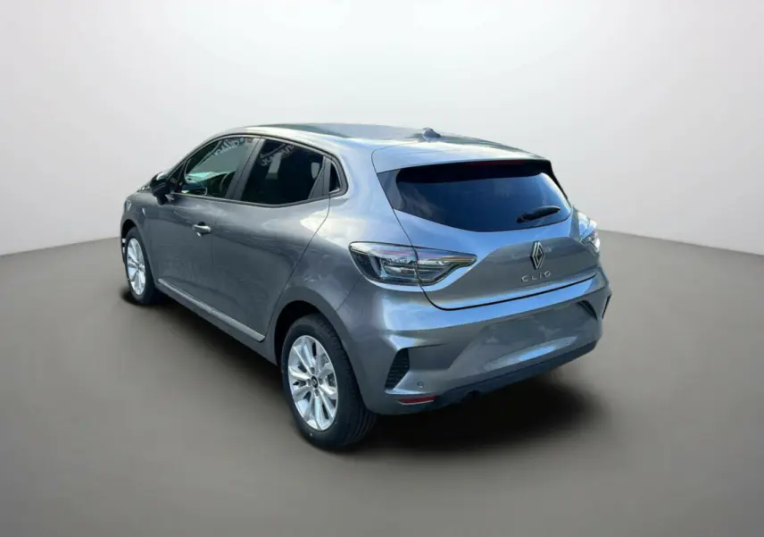 Renault Clio 2025 gris schiste vue 3/4 arrière droit, avec feux arrière LED et jantes alliage distinctives.