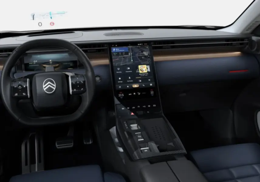 Vue intérieure avant du Citroën C5 Aircross Hybrid 2026, tableau de bord moderne avec écran tactile vertical et volant multifonctions.