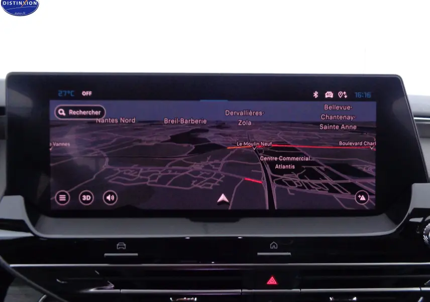 Écran tactile central du Citroën C5 X Hybrid 225ch Shine Pack 2022 affichant la navigation GPS en mode nuit.