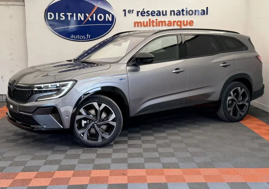 Renault Espace esprit Alpine gris foncé, vue de profil côté gauche, avec jantes distinctives et toit noir.