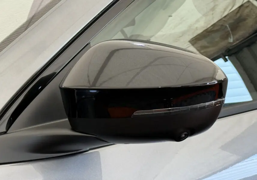 Rétroviseur côté gauche gris foncé et noir du Renault Espace esprit Alpine 7PL 2025 avec caméra intégrée.