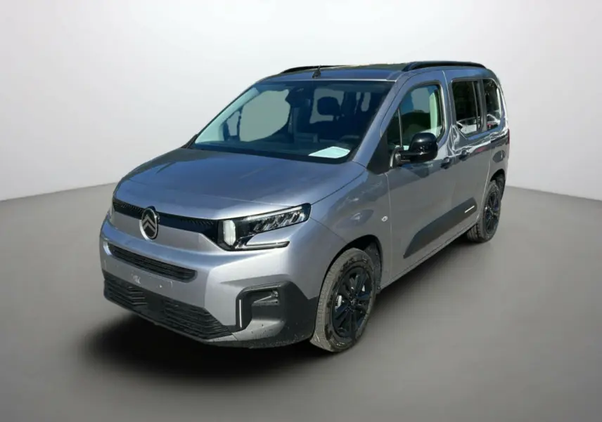 Citroën Berlingo BlueHDi 130 gris Artense, vue 3/4 avant droit avec jantes noires et barres de toit.