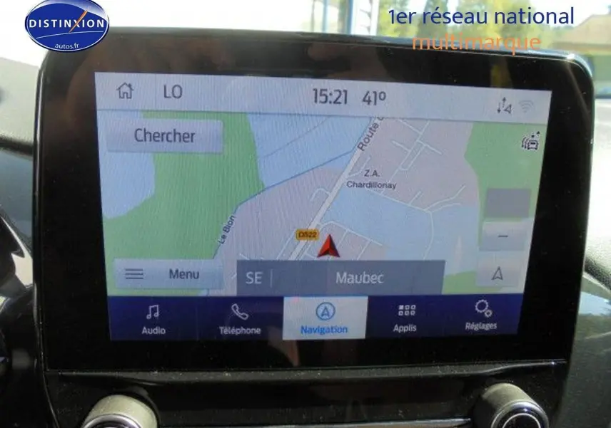 Écran tactile GPS couleur du Ford Puma noir, vue intérieure centrée sur la navigation avec carte affichée.