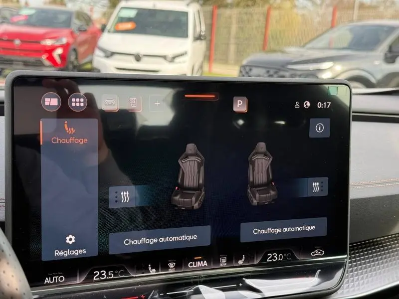 Intérieur du CUPRA Formentor 2.0 TDI 150ch 2026, écran tactile affichant le chauffage des sièges, ambiance moderne et technologique.