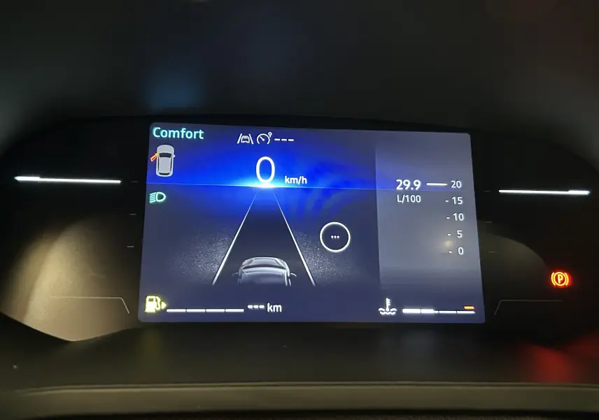 Affichage numérique du tableau de bord du Renault Captur II Ph.2 TECHNO, montrant la vitesse à 0 km/h en mode Comfort.