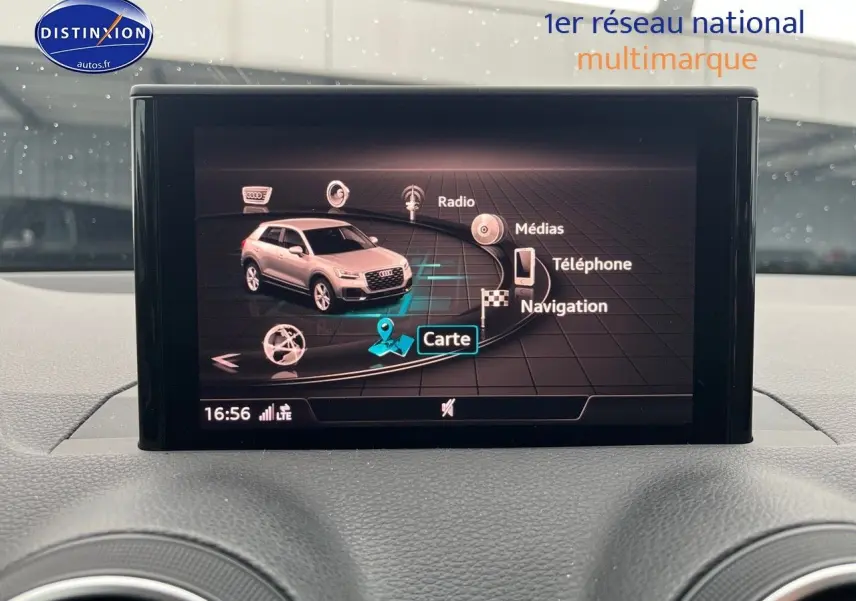 Écran central de l'Audi Q2 2018 affichant le menu multimédia avec navigation et options connectées.