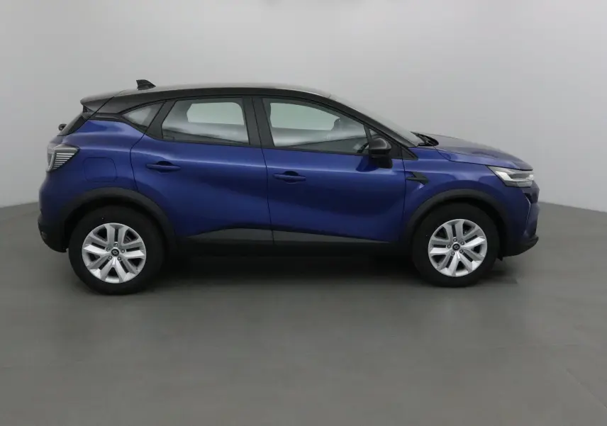 Renault Captur 2025 bleu iron et noir, vue profil côté gauche, SUV compact avec toit noir contrasté.