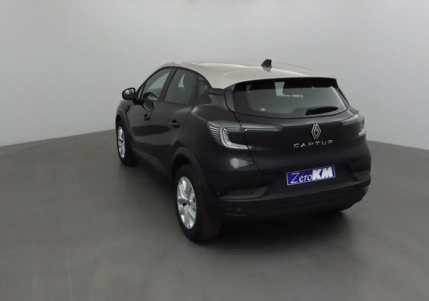 Vue 3/4 arrière gauche d'un Renault Captur 2025 noir et gris perle avec feux LED et toit contrasté.
