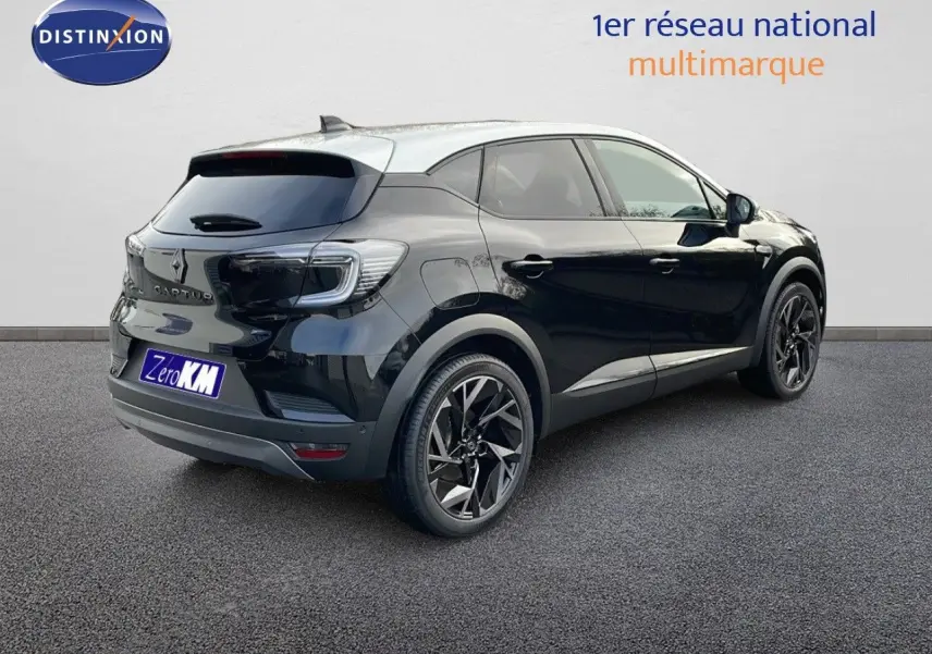 Renault Captur E-Tech hybride 2025 noir étoile avec toit gris, vue 3/4 arrière droit sur fond neutre.