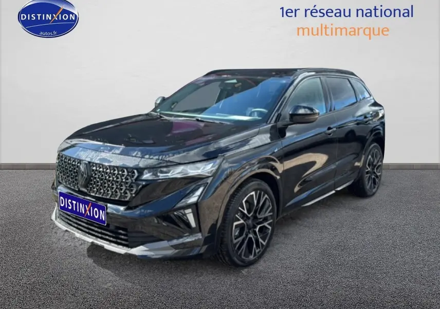 Renault Austral noir en 3/4 avant droit, avec jantes alliage 20 pouces et calandre distinctive esprit Alpine.