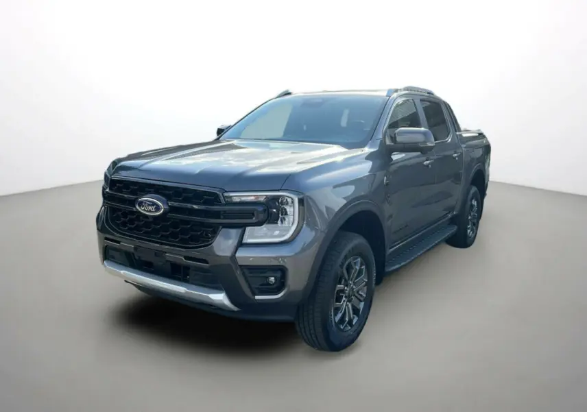 Ford Ranger 2025 gris carbone en 3/4 avant droit avec calandre noire et barres de toit visibles