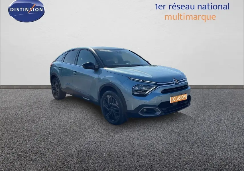 Citroën C4 bleu Iceland Metal vue 3/4 avant droit avec phares LED et jantes noires sur sol gris.