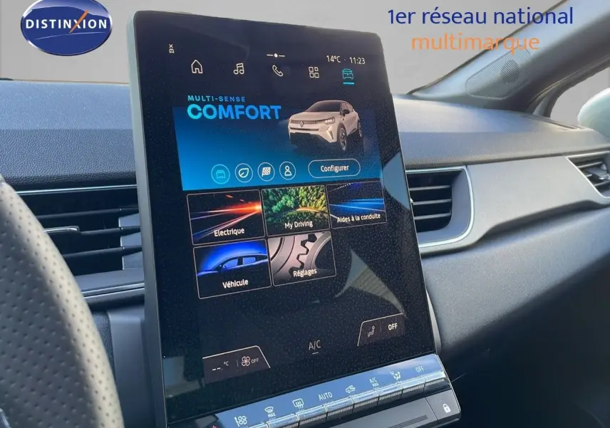 Écran tactile central du tableau de bord du Renault Captur 2025, affichant le mode de conduite Comfort.