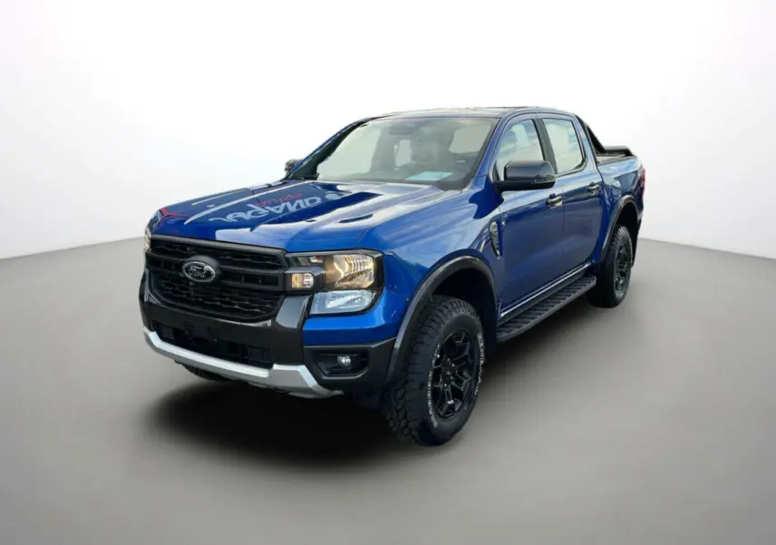 Ford Ranger bleu lightning en 3/4 avant droit avec arceaux noirs et marchepieds visibles.