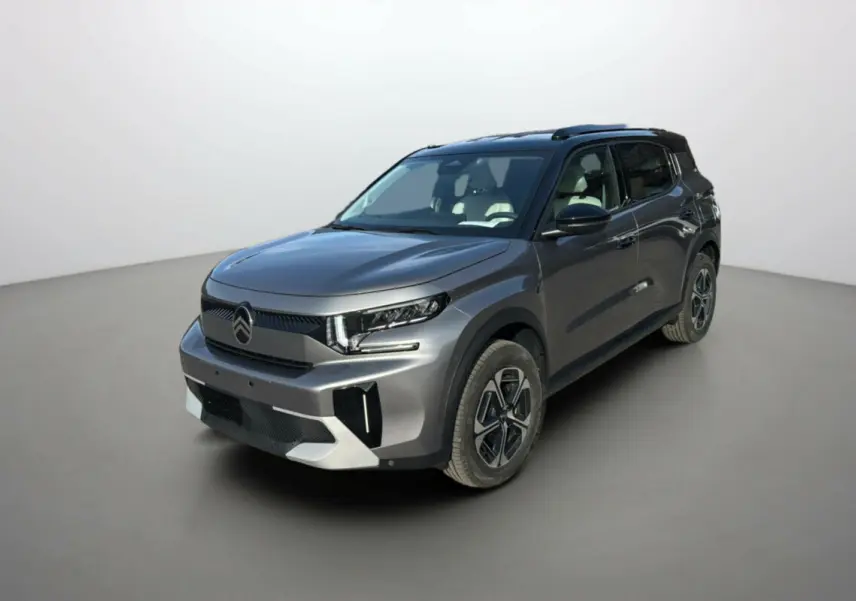 Citroën C3 Aircross Hybrid 145 gris mercury toit noir en 3/4 avant droit sur fond neutre.