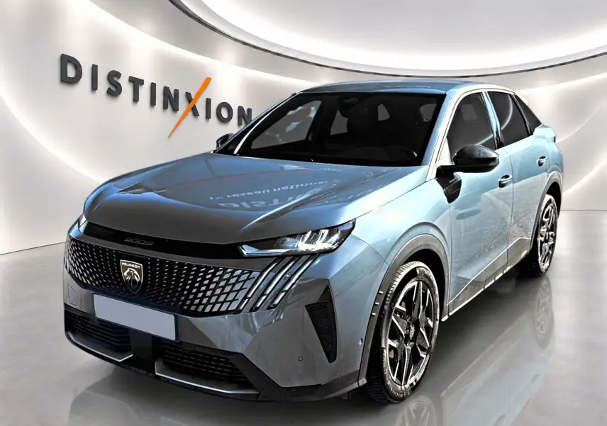 Peugeot 3008 bleu Ingara en 3/4 avant droit, avec calandre distinctive et jantes alliage noires.