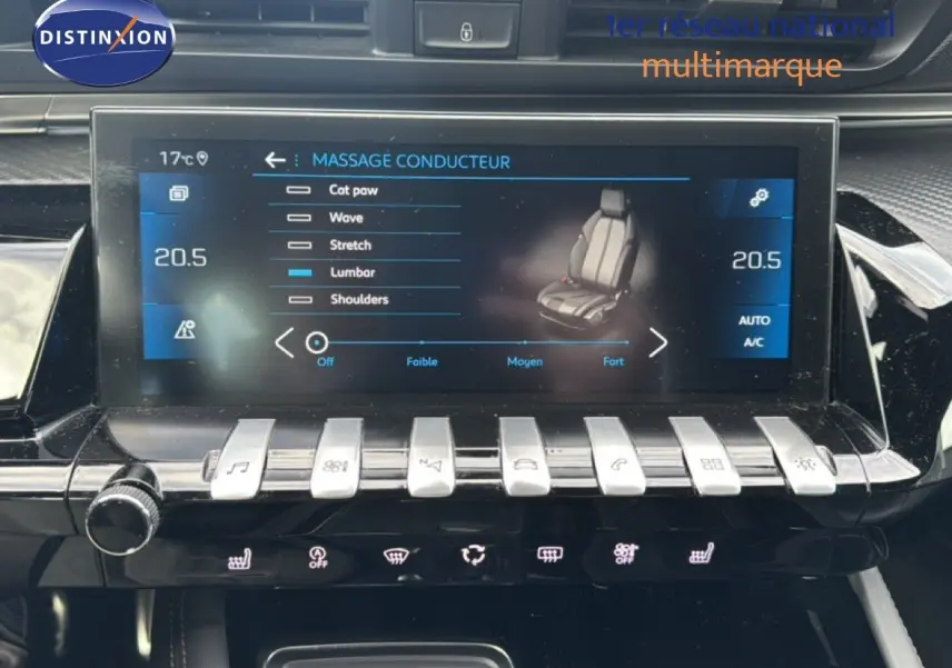 Écran tactile central de la Peugeot 508 gris platinum montrant le menu massage siège conducteur, avec commandes tactiles en dessous.