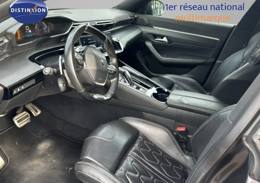 Intérieur cuir noir de la Peugeot 508 GT Line 2020, vue côté conducteur avec tableau de bord et console centrale.