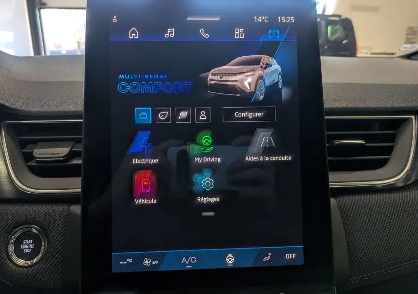 Écran tactile central du tableau de bord du Renault Symbioz 2026 affichant le mode de conduite Comfort.