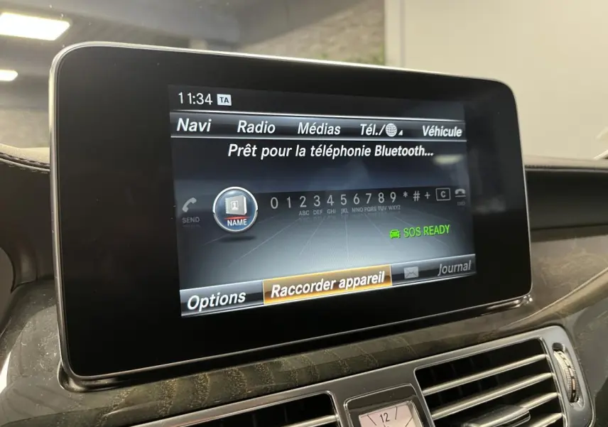 Écran central du système multimédia de la Mercedes Classe CLS 350 d 2015 affichant le menu Bluetooth.
